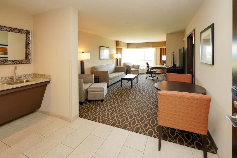 1 Bedroom Suite Holiday Inn Murfreesboro, an IHG Hotel