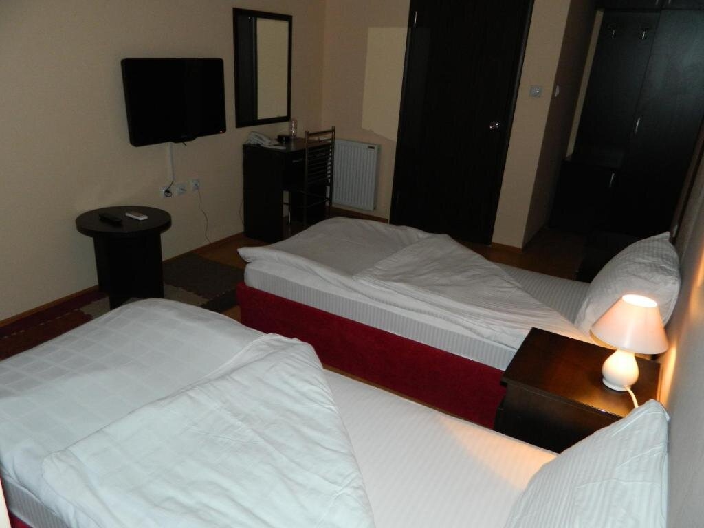 Standard Doppel Zimmer Garni Hotel Rile Men