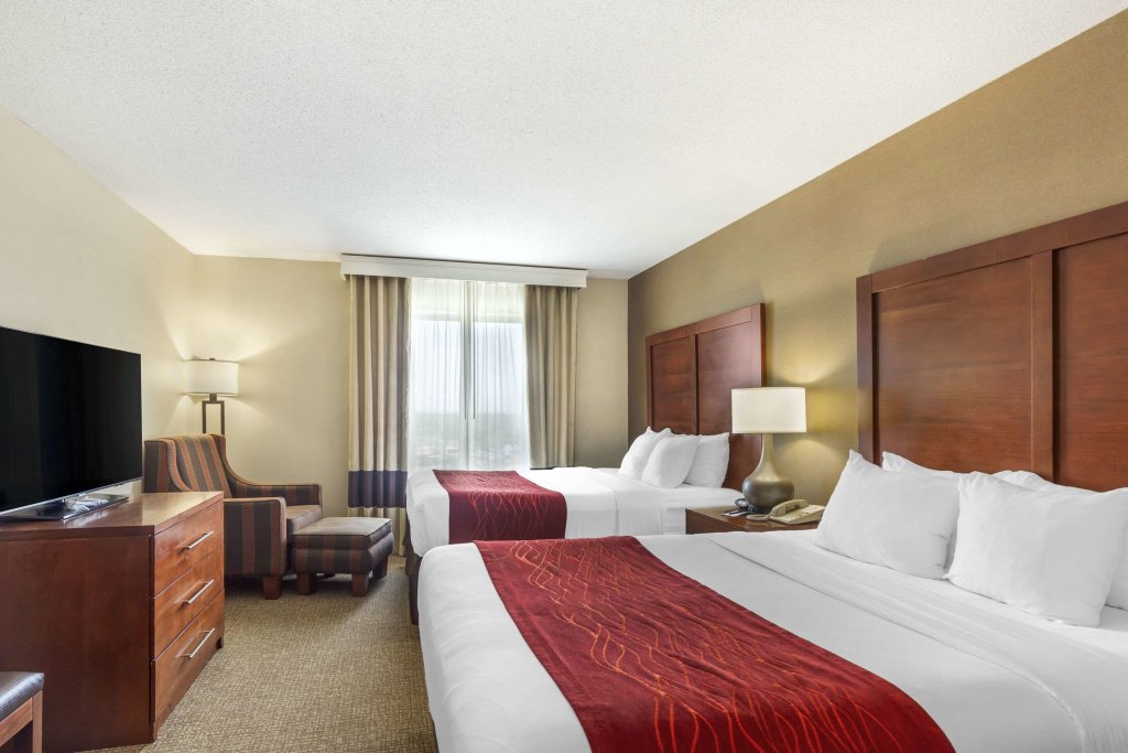 Четырёхместный номер Standard Comfort Inn & Suites Rapid City