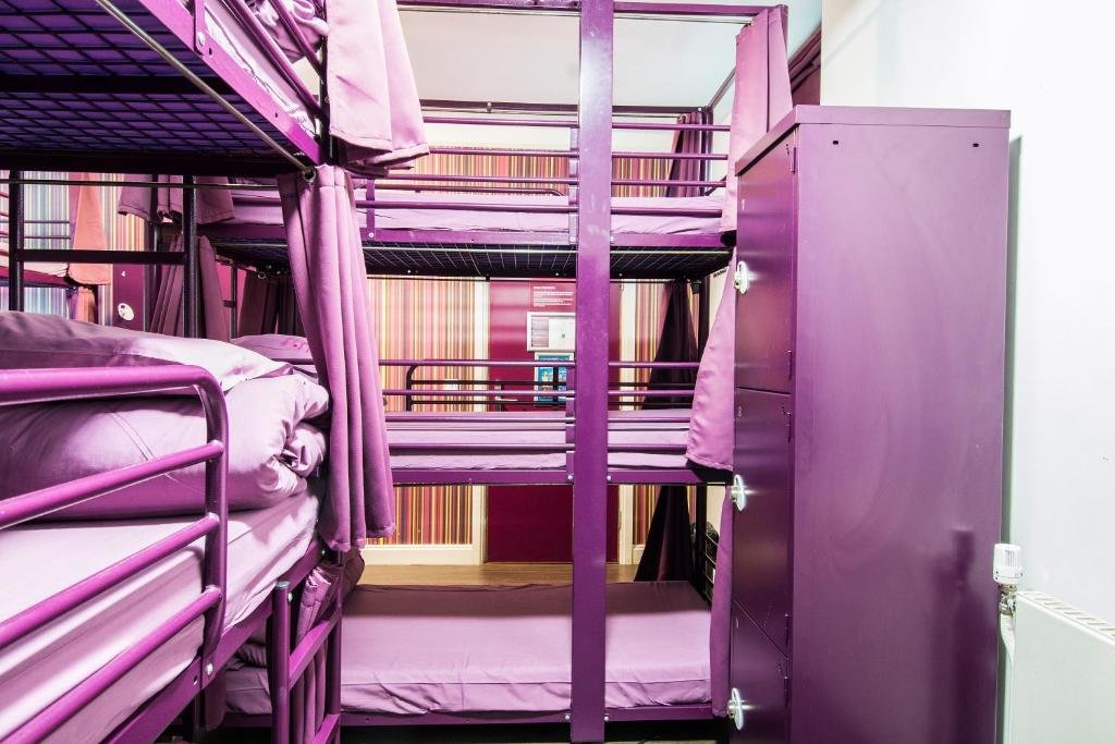 Кровать в общем номере (женский номер) Safestay London Kensington Holland Park