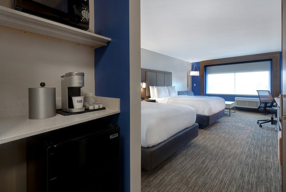 Четырёхместный номер Standard Holiday Inn Express & Suites - Ann Arbor - University South, an IHG Hotel