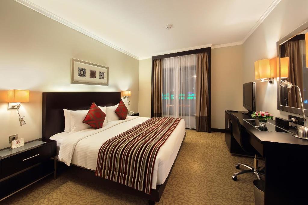 Двухместный люкс Executive Ramada Plaza by Wyndham Dubai Deira