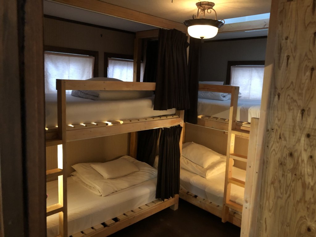 Cama en dormitorio compartido (dormitorio compartido femenino) IZA Kamakura Guest House and Bar