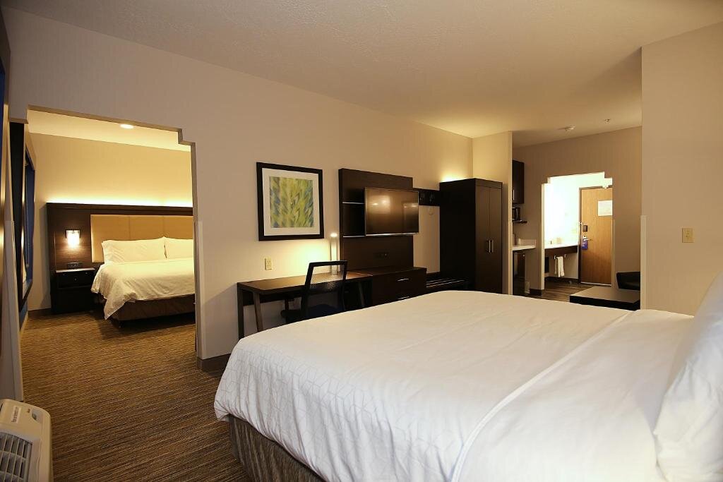Двухместный люкс Holiday Inn Express & Suites Ashland, an IHG Hotel