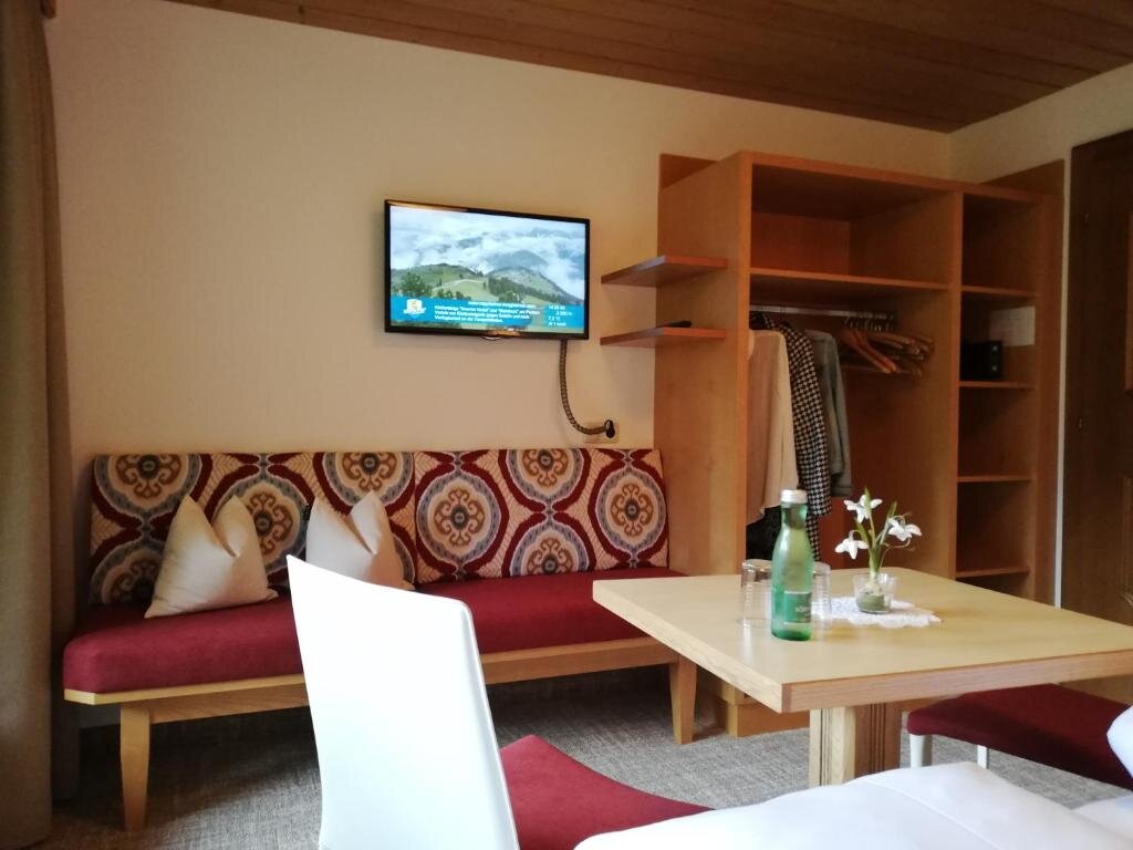 Standard Doppel Zimmer mit Balkon Hotel Garni Erler