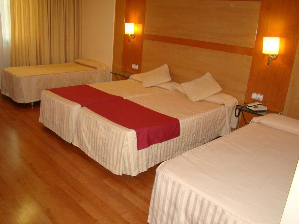 Четырёхместный номер Standard Hotel Reconquista