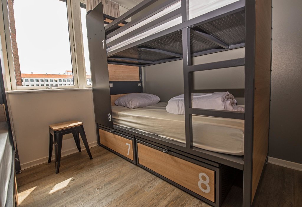 Кровать в общем номере Generator Copenhagen