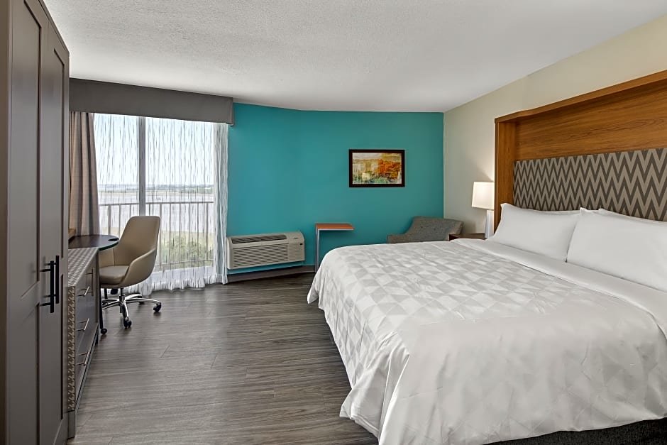 Номер Premium Holiday Inn Charleston-Riverview, an IHG Hotel