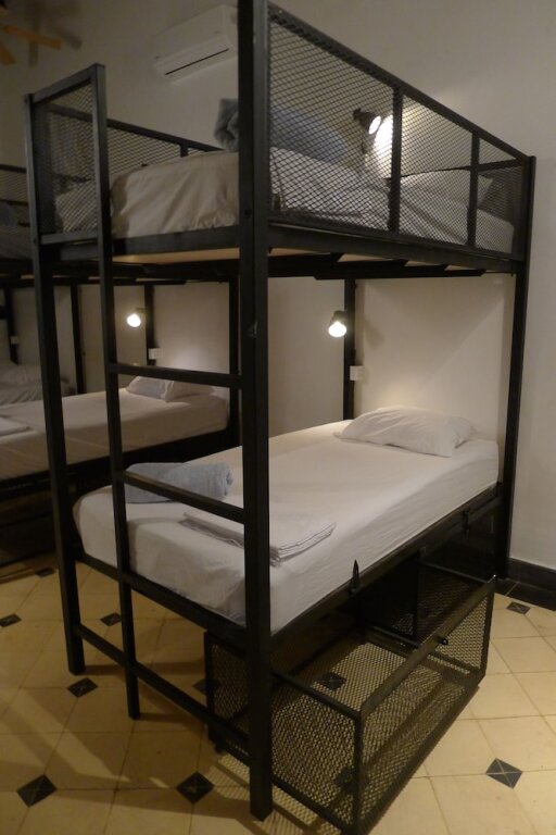Кровать в общем номере Encuentros