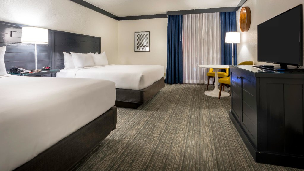 Четырёхместный номер Standard OYO Hotel and Casino Las Vegas