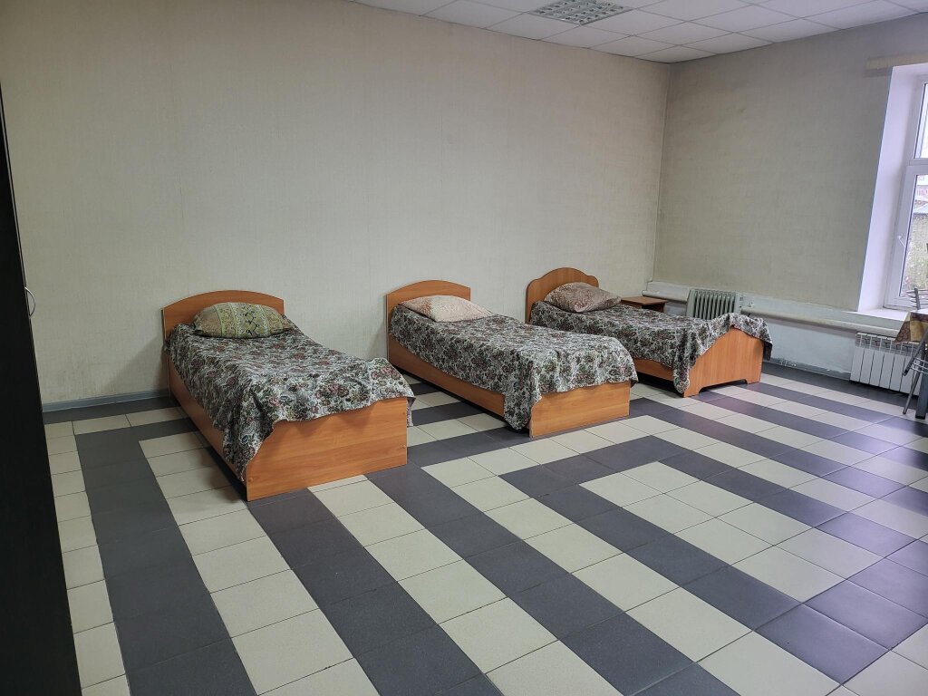 Кровать в общем номере Гостиница Тура