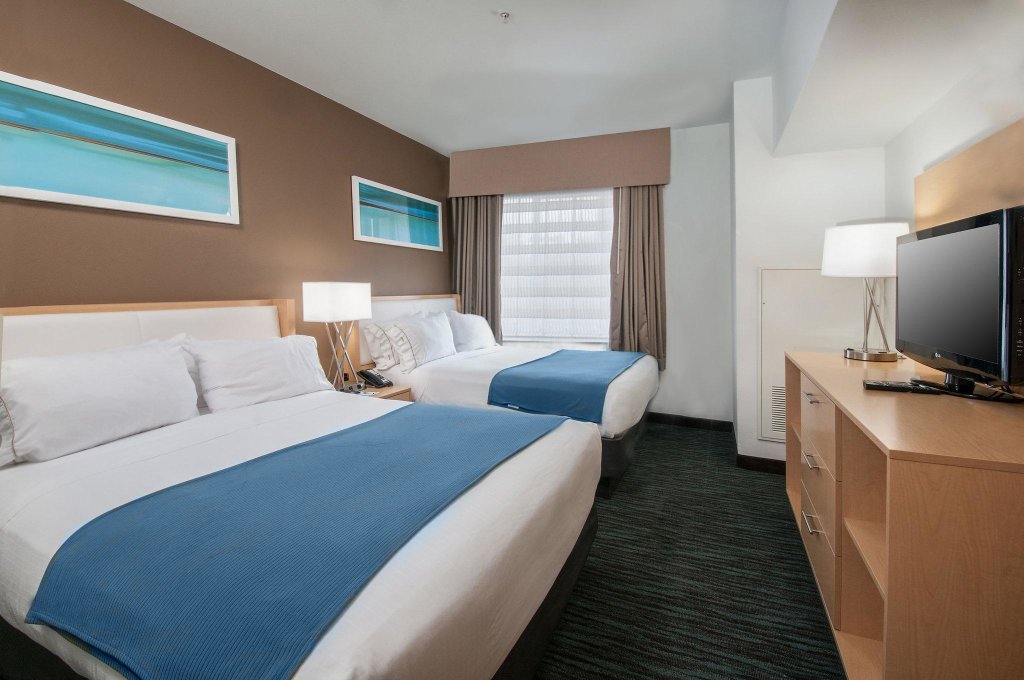 Standard Quadruple room Holiday Inn Express Hotel & Suites San Antonio