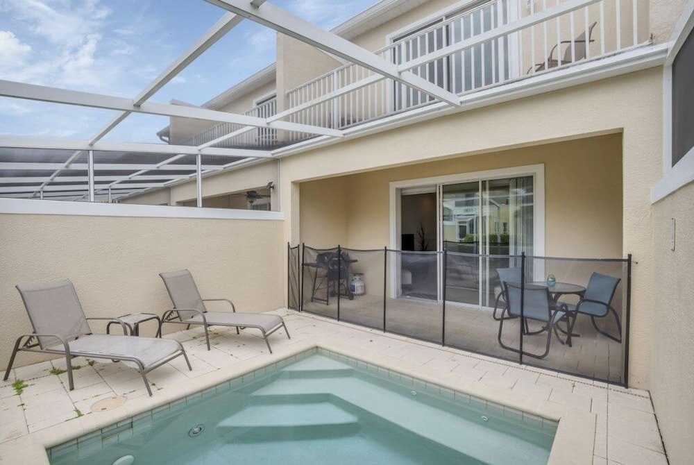 Camera Standard 3 Bed Town Home With Splash Pool! 3 Bedroom Townhouse by Redawning