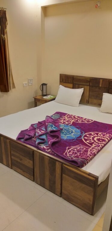 Deluxe room with garden view Hotel New Mamta