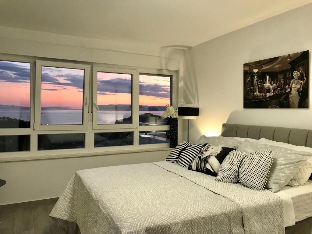 Apartment Lux penthouse with beautiful sea and island view 6 + 2