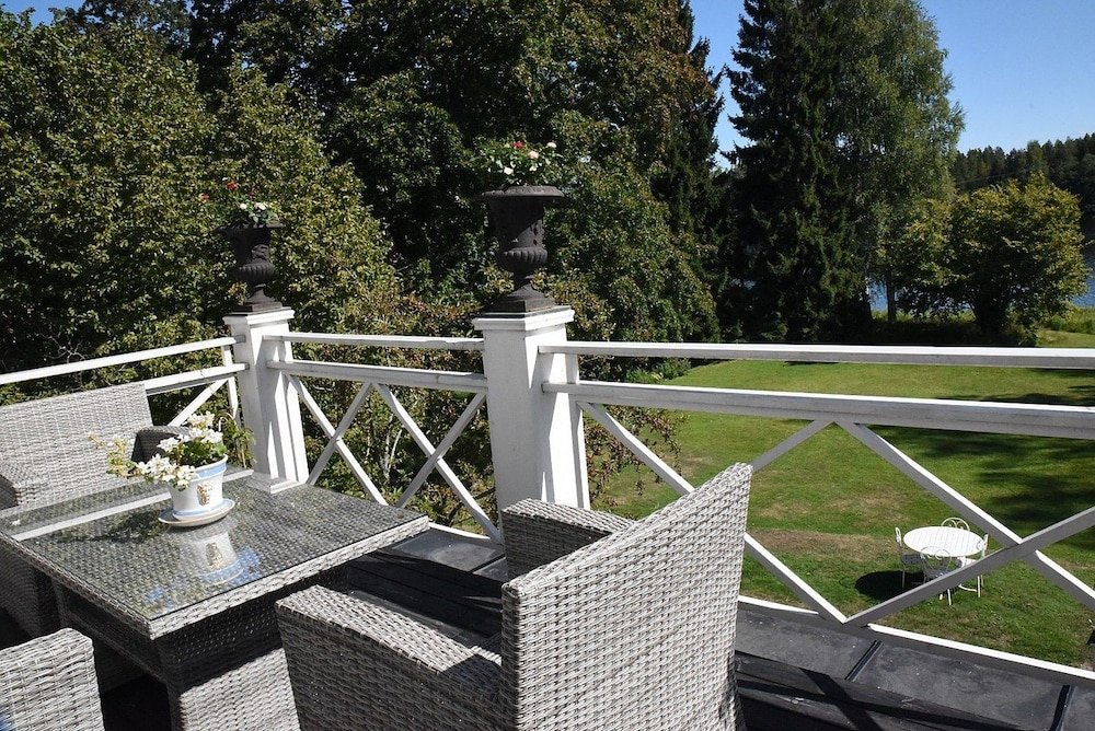 Standard Double room with balcony and with lake view Brunnbäcks Herrgård