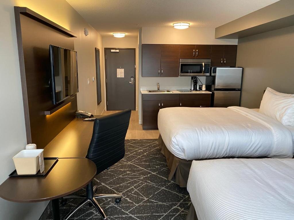 Двухместный люкс Microtel Inn & Suites by Wyndham Portage La Prairie
