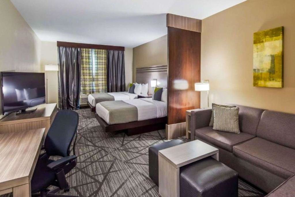 Четырёхместный люкс c 1 комнатой Comfort Inn & Suites Houston I-45 North - IAH