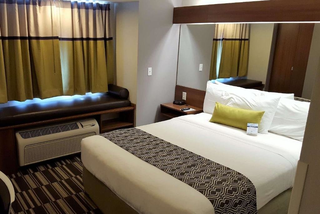 Люкс Microtel Inn & Suites by Wyndham Bellevue