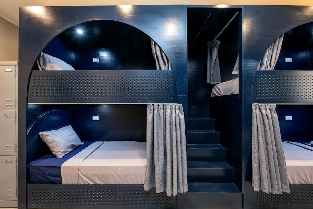 Кровать в общем номере (мужской номер) Bedcoin Hostel