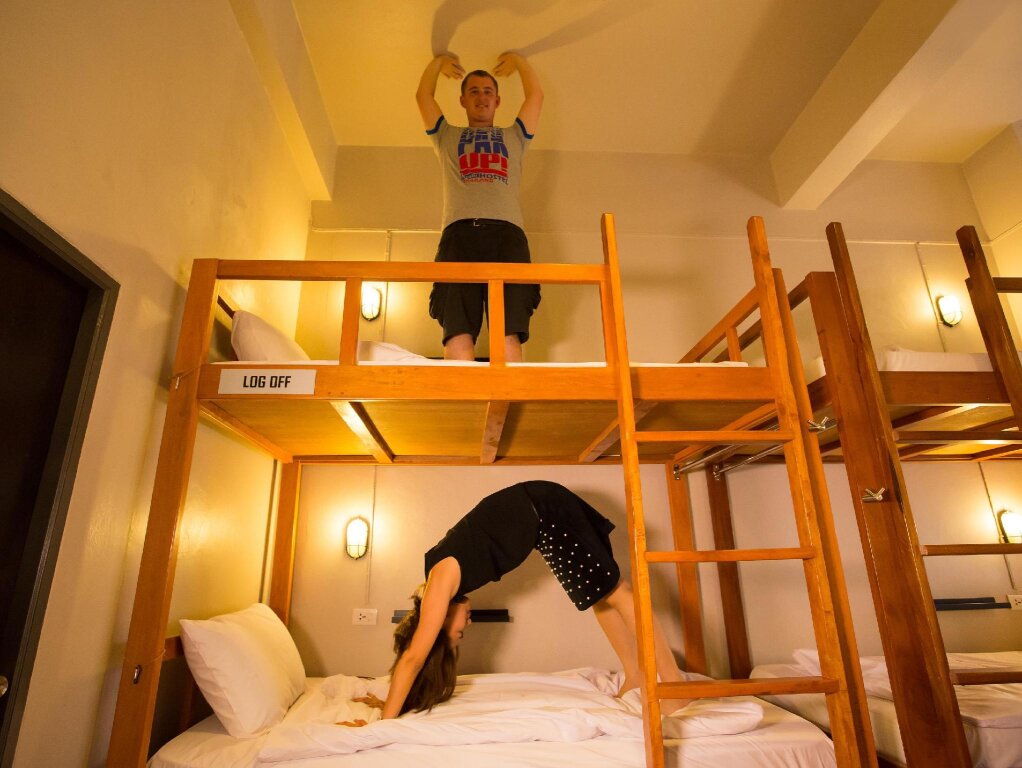 Кровать в общем номере (женский номер) Pak-Up Hostel