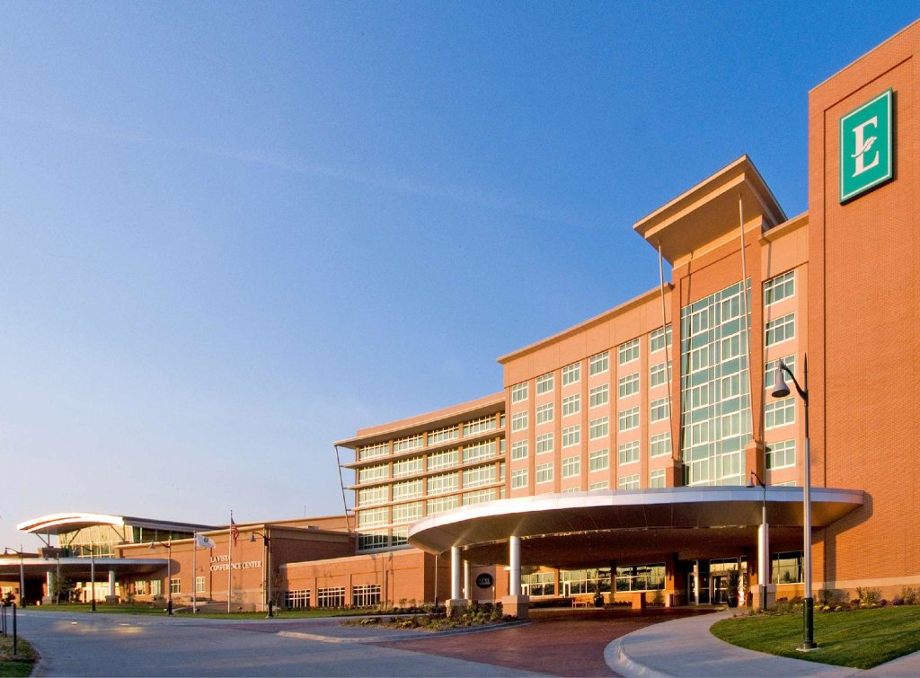 Номер Standard Embassy Suites Omaha- La Vista/ Hotel & Conference Center