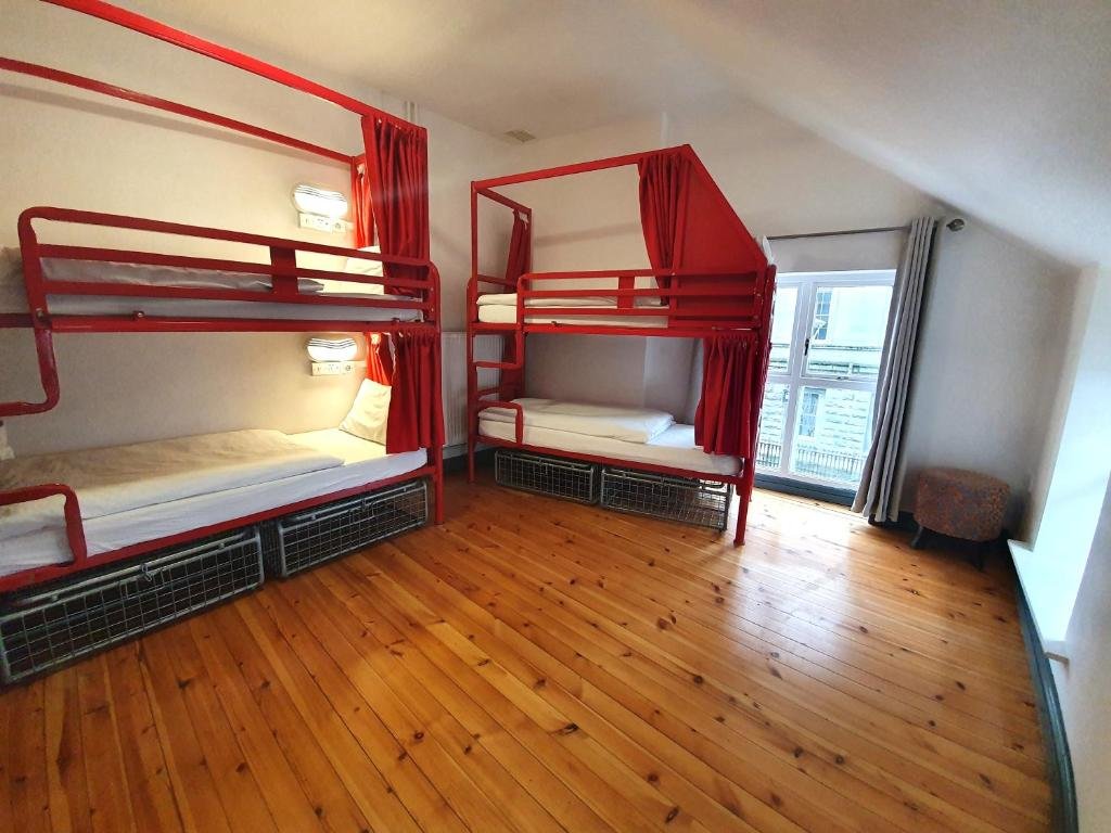 Кровать в общем номере Galway City Hostel