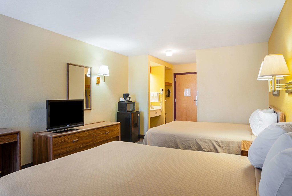 Standard Vierer Zimmer Rodeway Inn & Suites