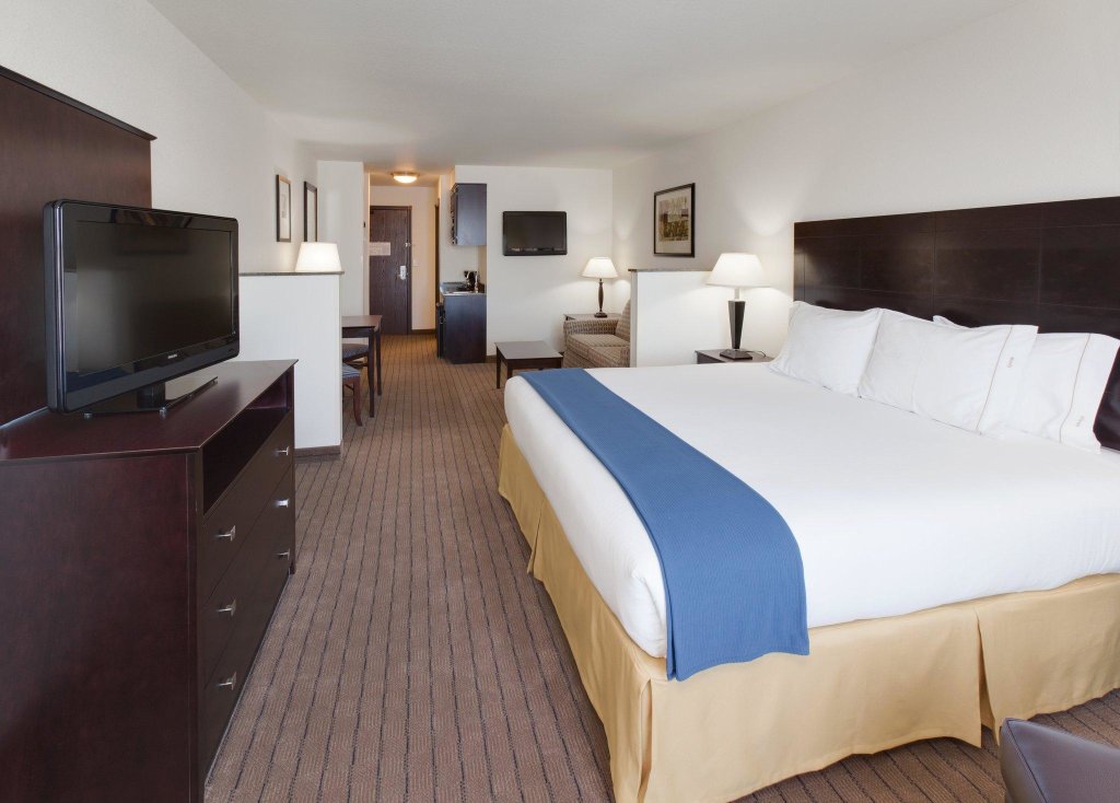 Suite Holiday Inn Express & Suites - Omaha I - 80, an IHG Hotel