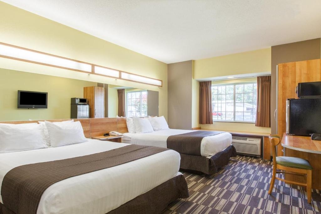 Люкс Microtel Inn & Suites by Wyndham Johnstown