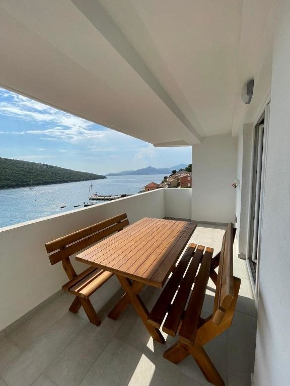 Apartment with sea view Apartments Vesna