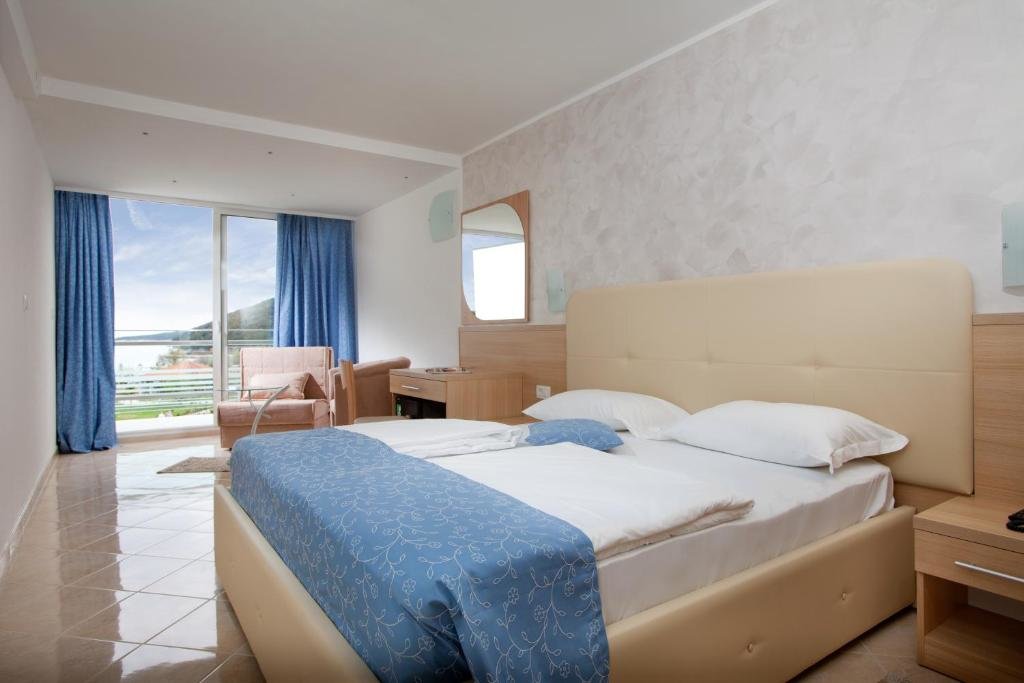 Двухместный номер Standard с балконом Hotel Mimosa - Maslinica Hotels & Resorts