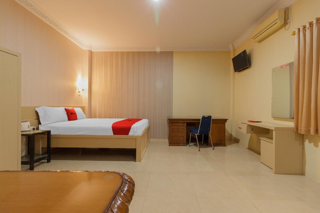 Suite RedDoorz Plus near Pantai Malalayang Manado