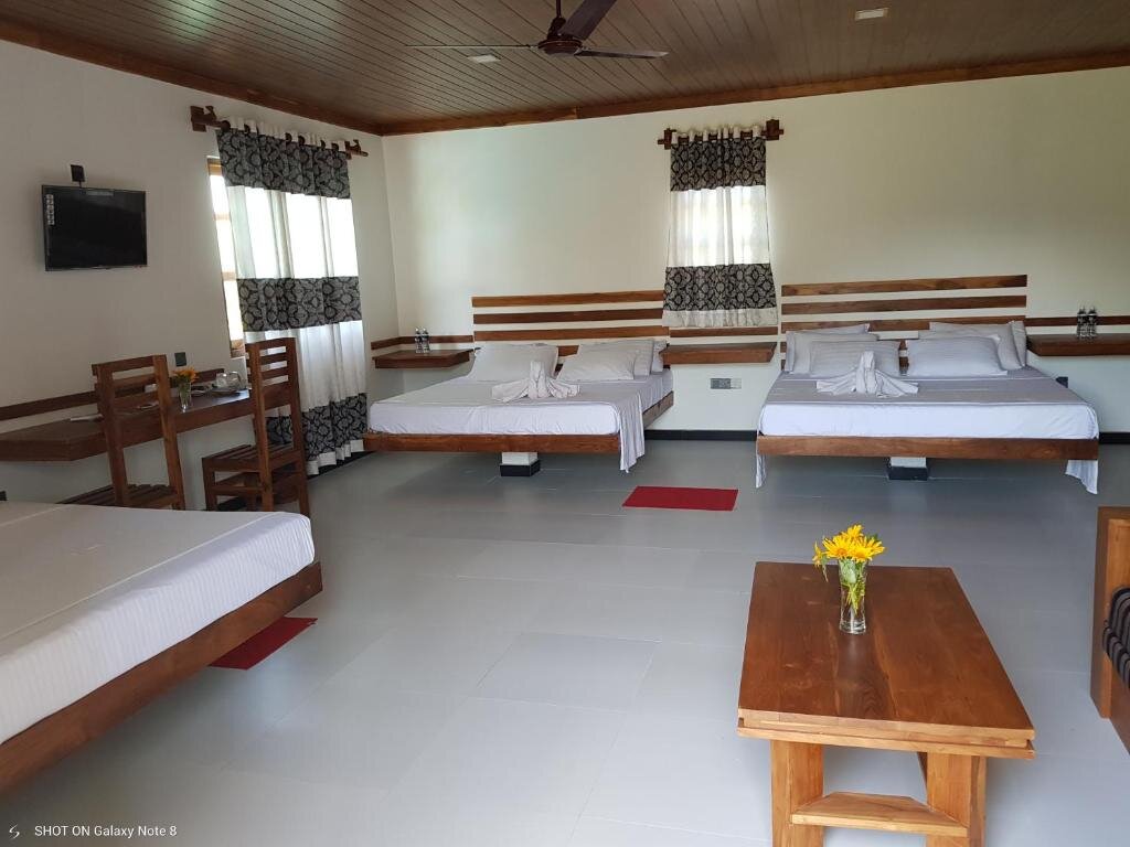 Двухместный люкс Deluxe Eco Hotel Black & White - Anuradhapura