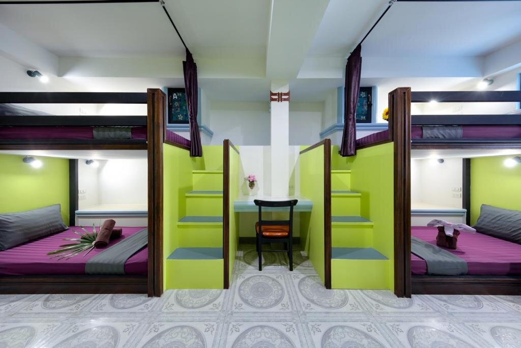 Кровать в общем номере (женский номер) Kerton Hostel