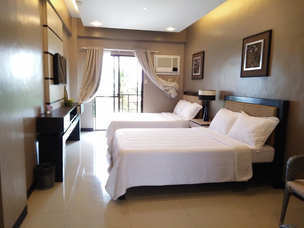 Deluxe Double room with balcony Belize Tagaytay