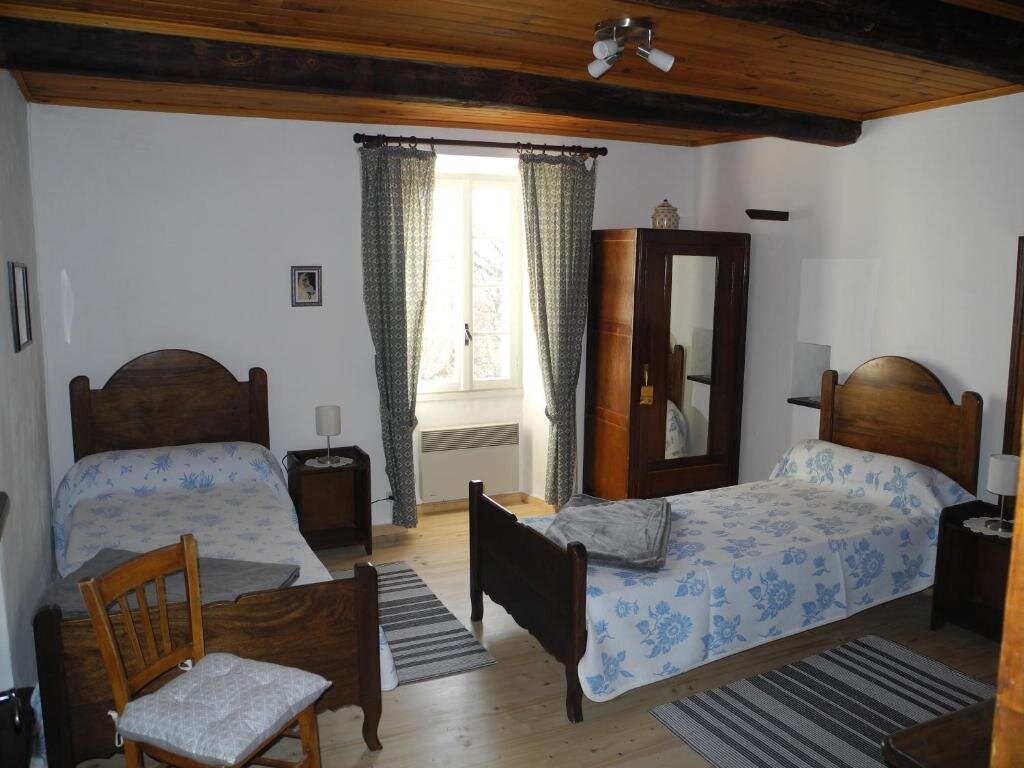 3 Bedrooms Cottage Le Rourebeau