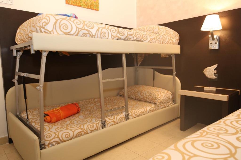 Cama en dormitorio compartido Miramare Scilla GYH Luxury