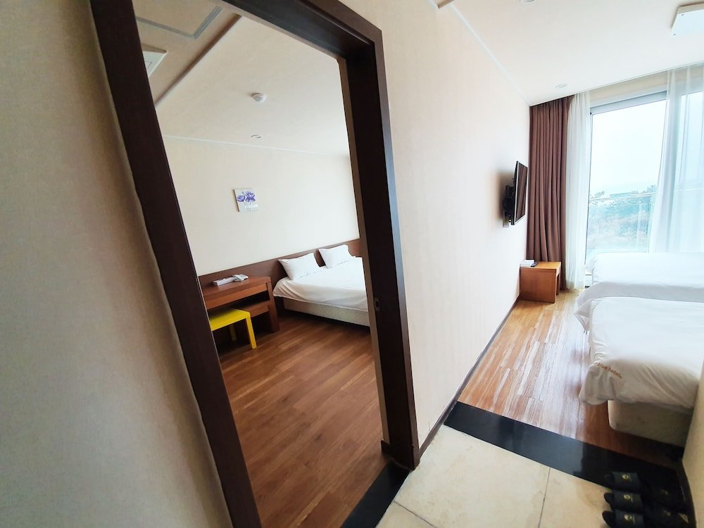 Camera familiare Standard con vista sull'oceano Jeju Jungmun Ocean Blue Hotel
