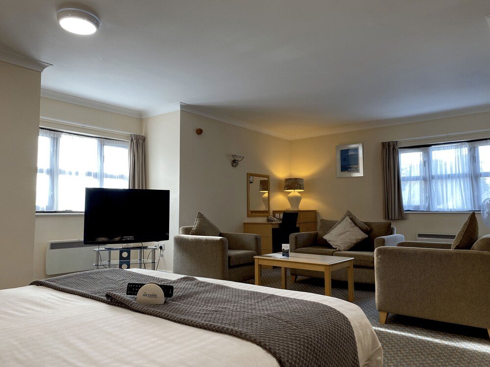 Standard Suite The Wiltshire Hotel, Golf and Leisure Resort