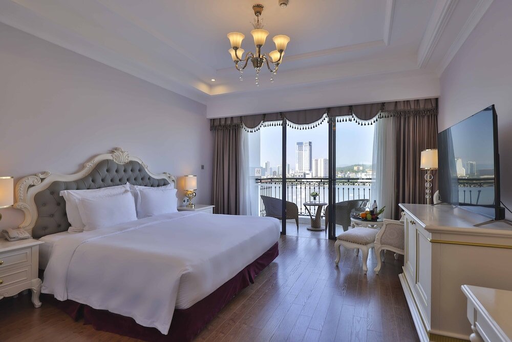 Двухместный номер Deluxe с балконом Vinpearl Resort & Spa Ha Long