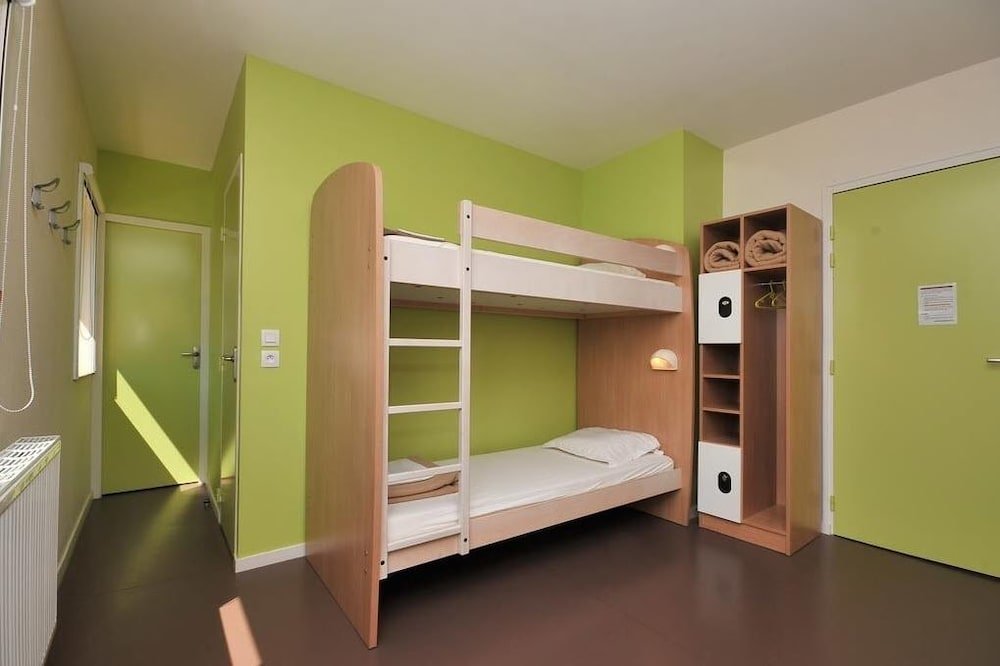 Bed in Dorm (male dorm) Auberge de jeunesse Rochefort