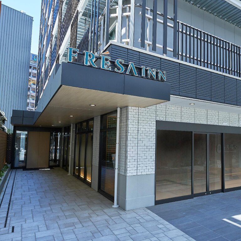 Кровать в общем номере Sotetsu Fresa Inn Kobe Sannomiya