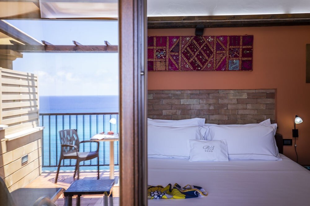 Двухместный номер Superior с балконом и с видом на море Hotel Rocca Della Sena