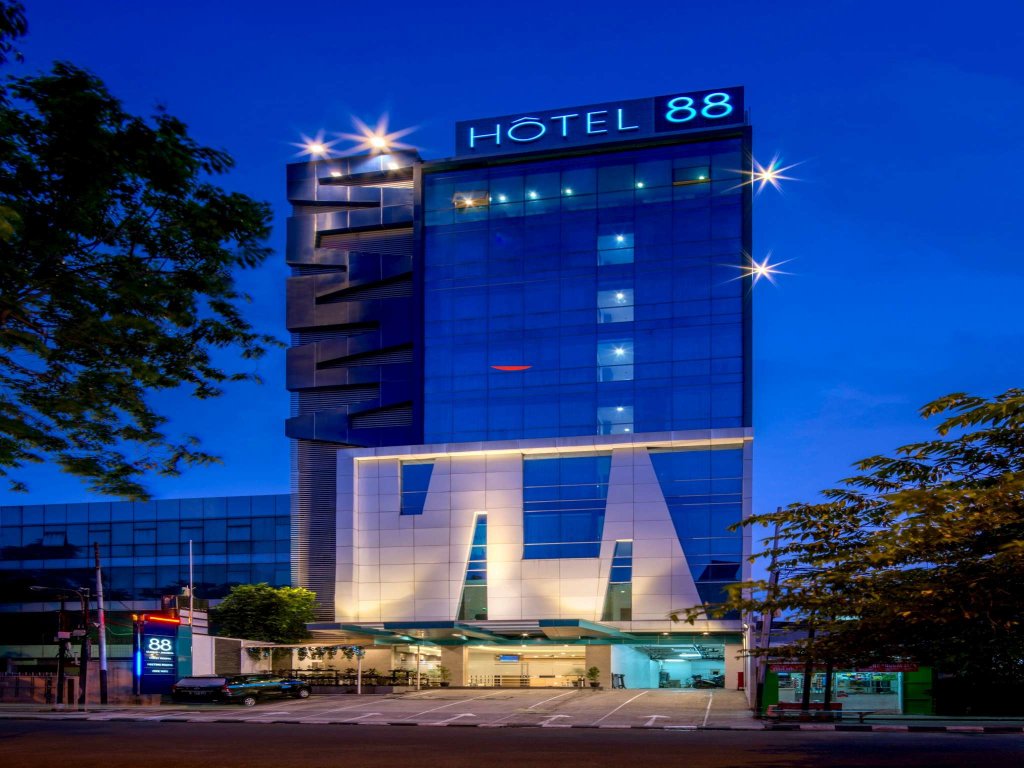 Кровать в общем номере Hotel 88 Grogol Jakarta By WH