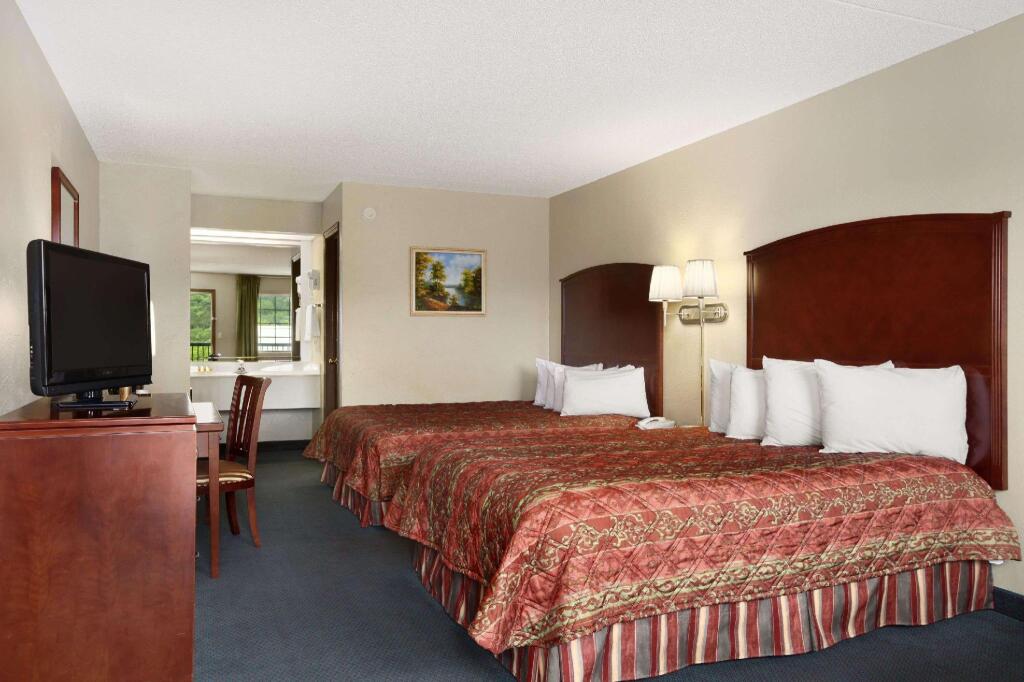 Четырёхместный номер Standard Days Inn by Wyndham Branson/Near the Strip