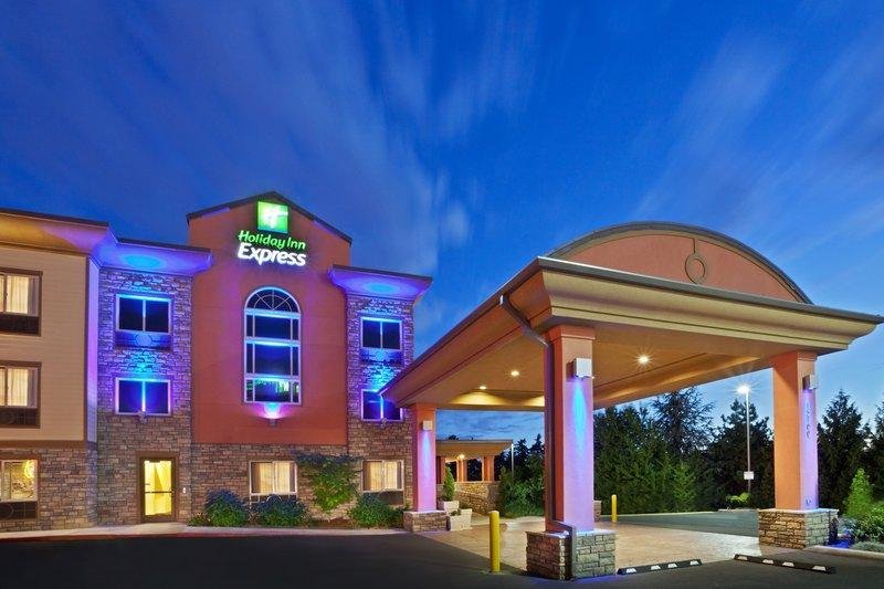 Двухместный люкс Holiday Inn Express Portland South - Lake Oswego, an IHG Hotel