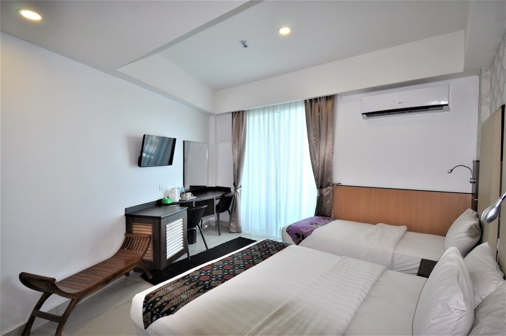 Standard triple famille chambre avec balcon et Vue mer Sipadan Inn 3