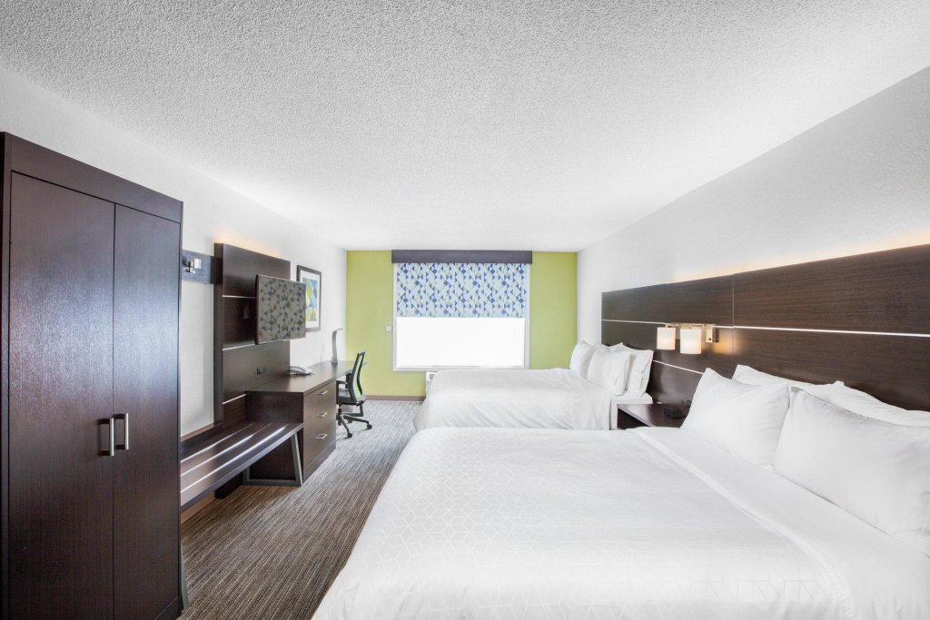 Двухместный номер Standard Holiday Inn Express Hotel & Suites Altoona-Des Moines, an IHG Hotel