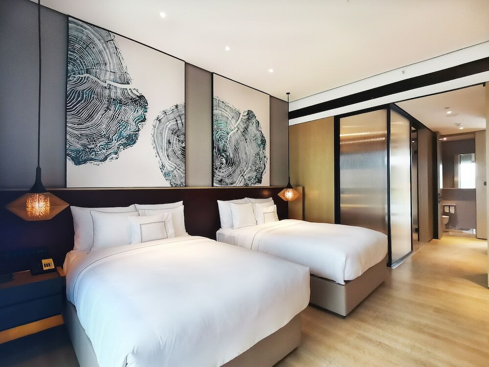 Standard room with balcony and with land view Melia Chongqing